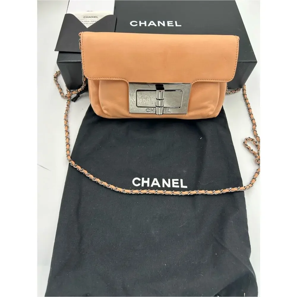 Women's CHANEL Peach Leather Turnlock Crossbody Bag made in Italy PRISTINE